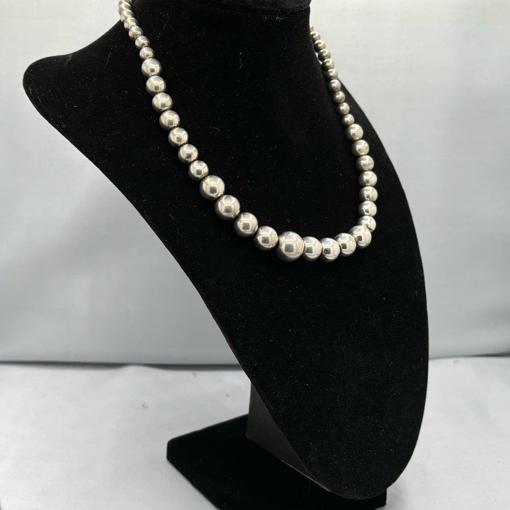 Elegant Navajo Silver Beaded Necklace - Picture 2 of 5